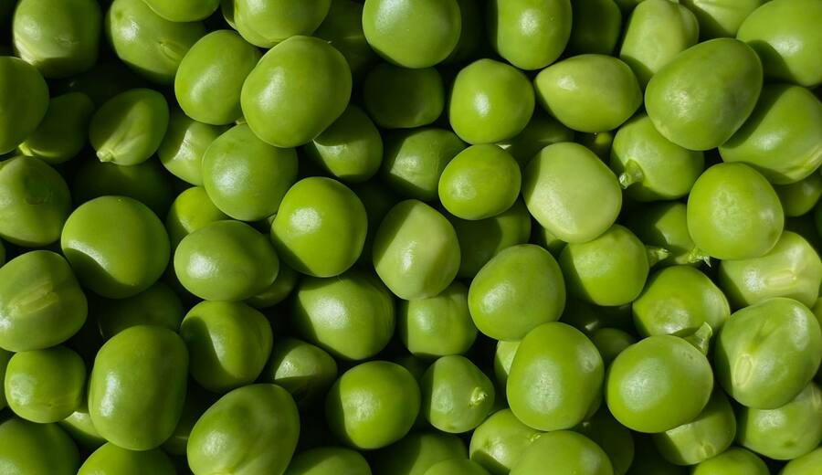 Fresh green peas